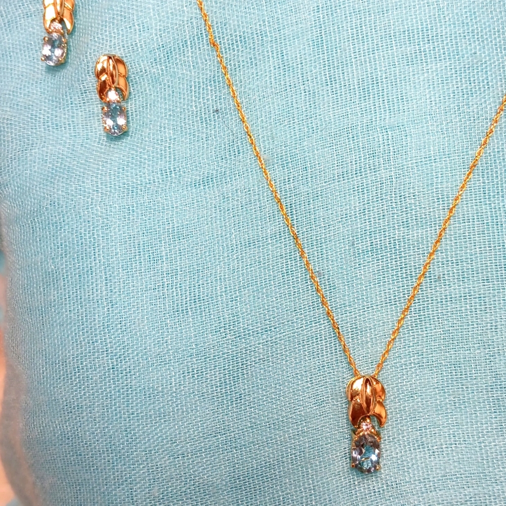 3-10-10goldtone beautiful set aqua stone and cz and matching earrings